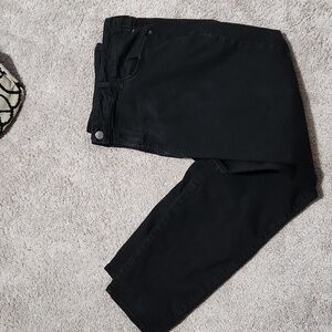 Old Navy Jeans Size 18 Rockstar measures 39" x 12" Midrise x 28" inseam